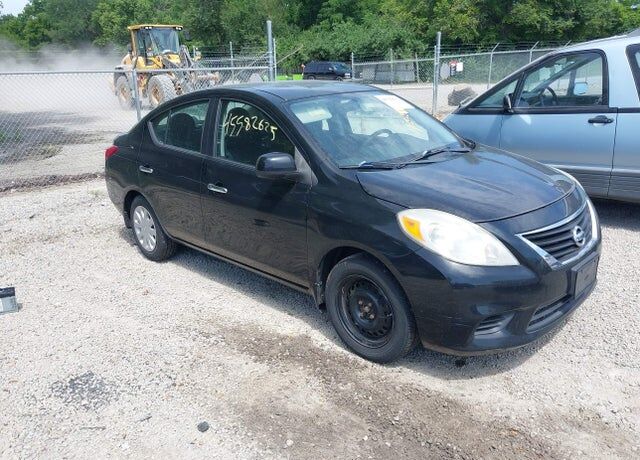 2012 NISSAN Versa