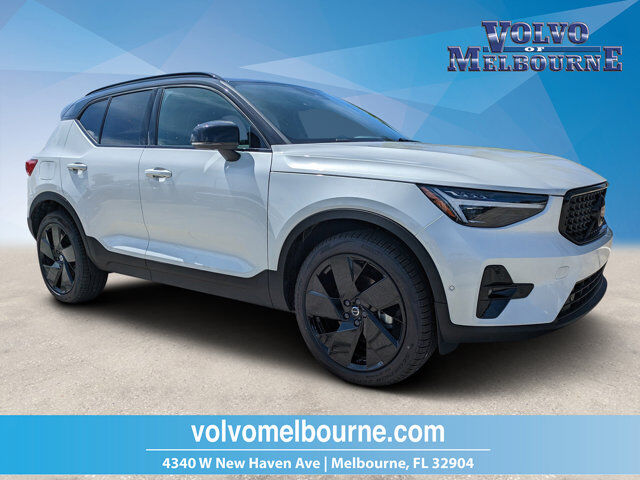 2026 VOLVO XC40