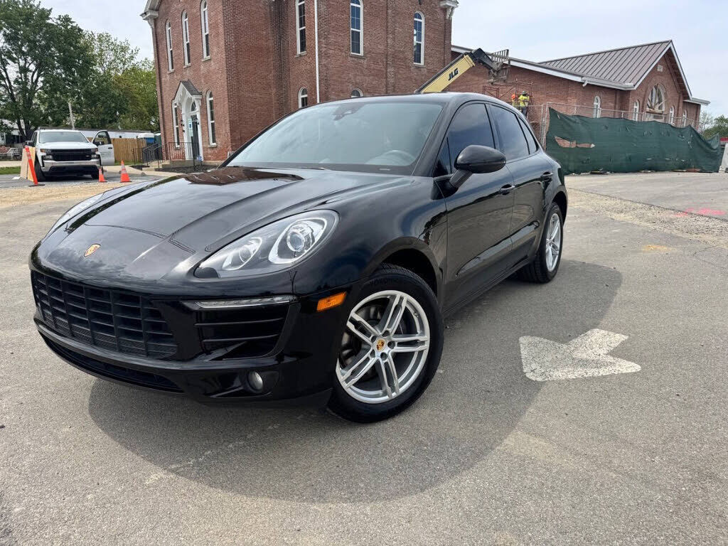 2017 PORSCHE Macan