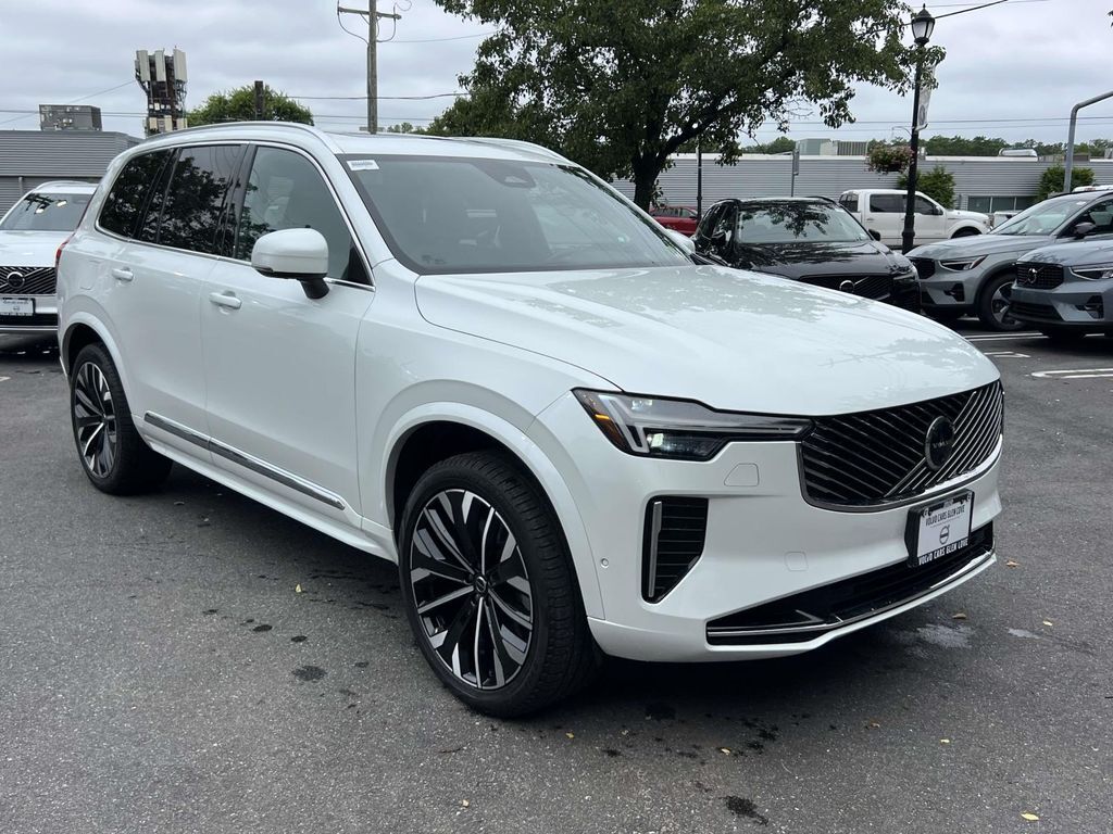 2025 VOLVO XC90