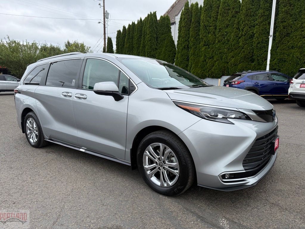 2024 TOYOTA Sienna