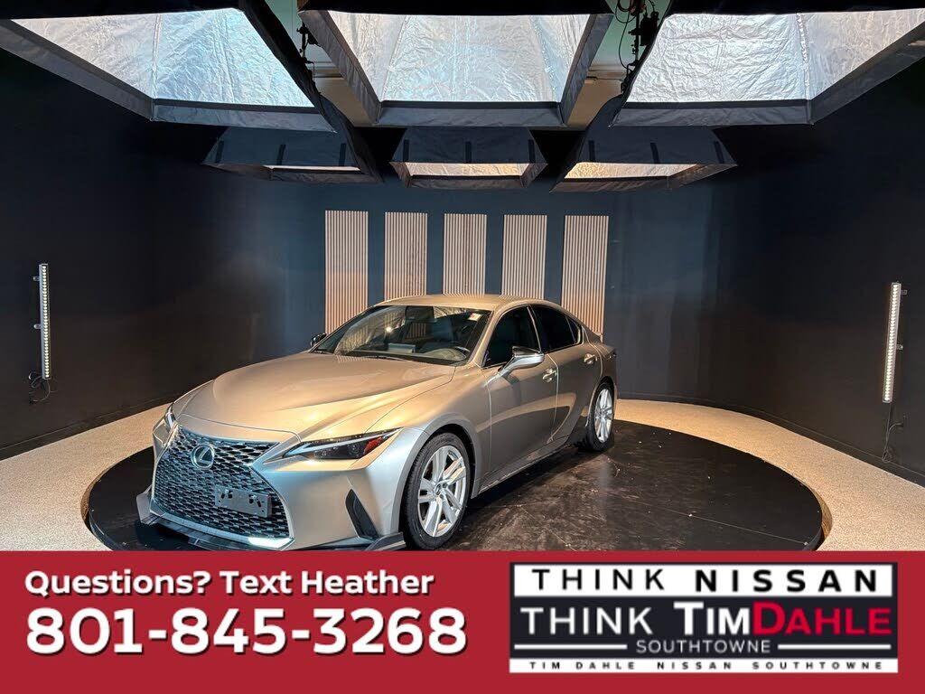 2022 LEXUS IS