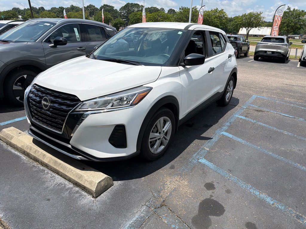 2023 NISSAN Kicks