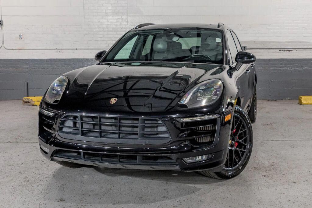 2017 PORSCHE Macan