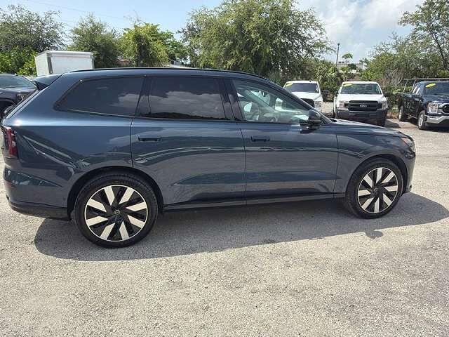 2025 VOLVO EX90