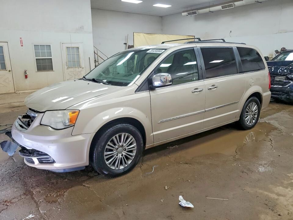 2014 CHRYSLER Town and Country