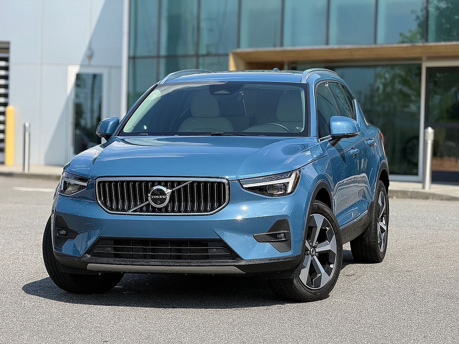 2024 VOLVO XC40