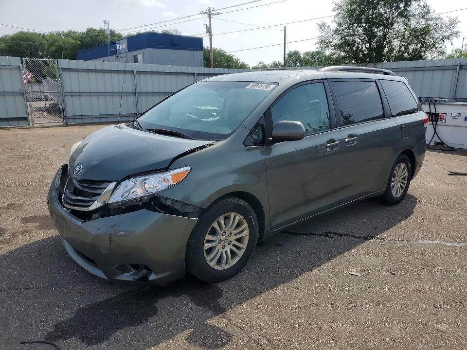 2013 TOYOTA Sienna