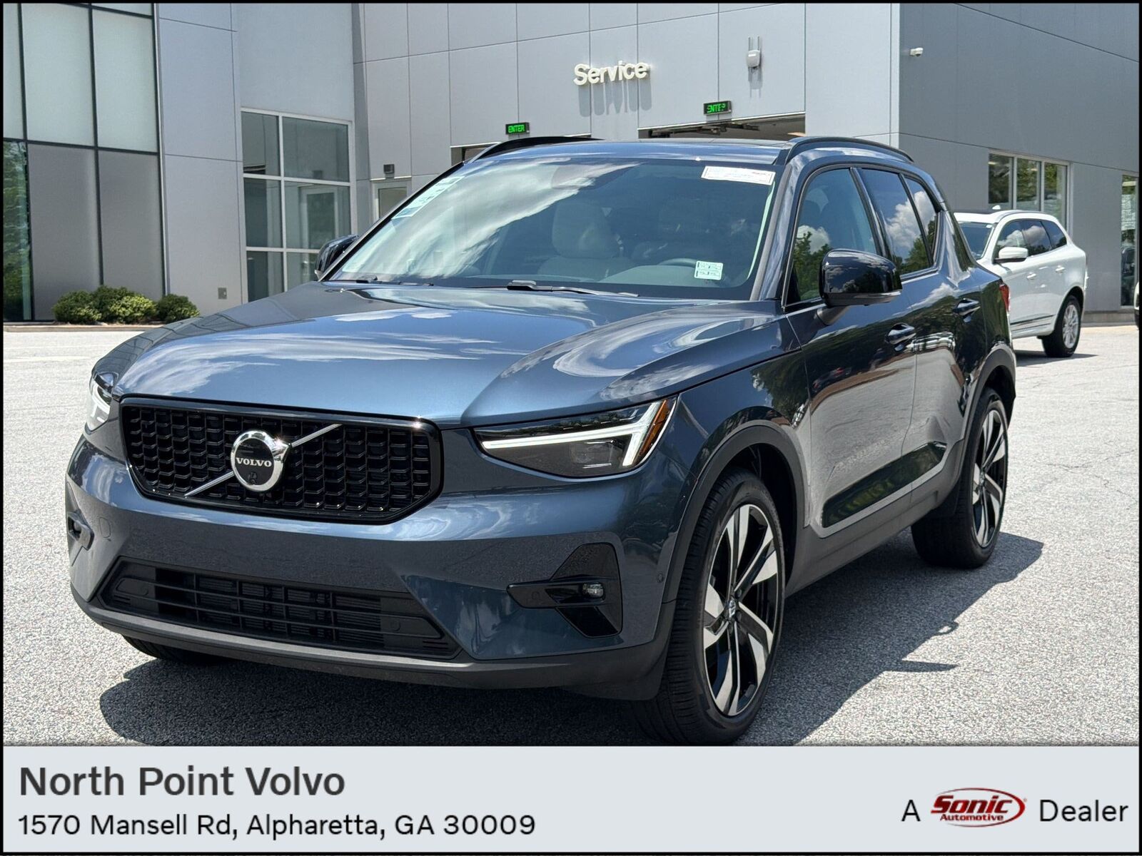 2026 VOLVO XC40