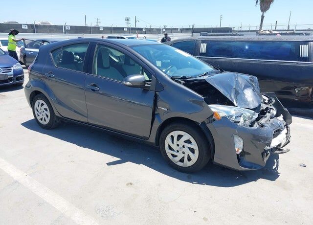 2016 TOYOTA Prius