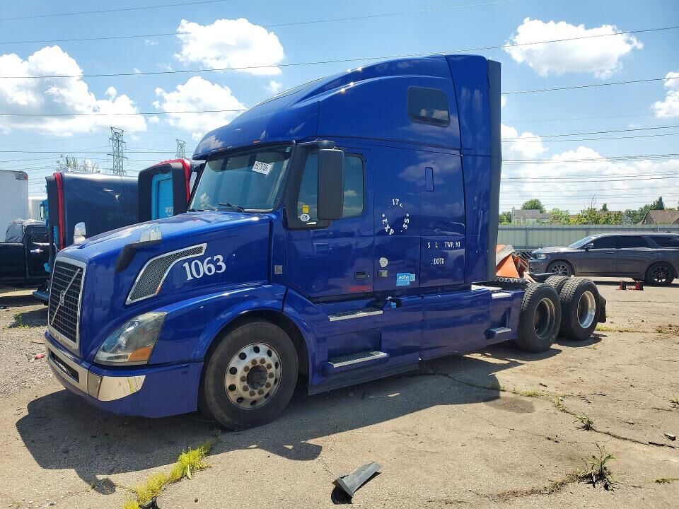 2016 VOLVO TRUCK VNL