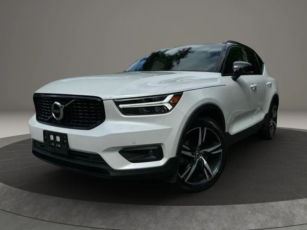 2021 VOLVO XC40