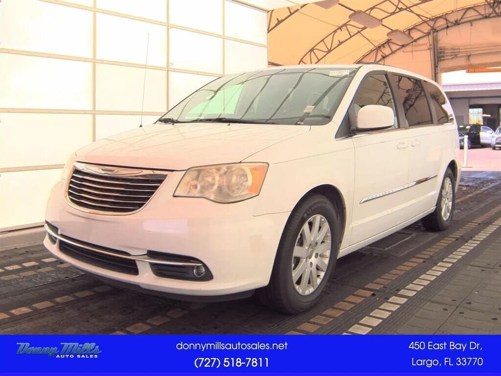 2014 CHRYSLER Town and Country