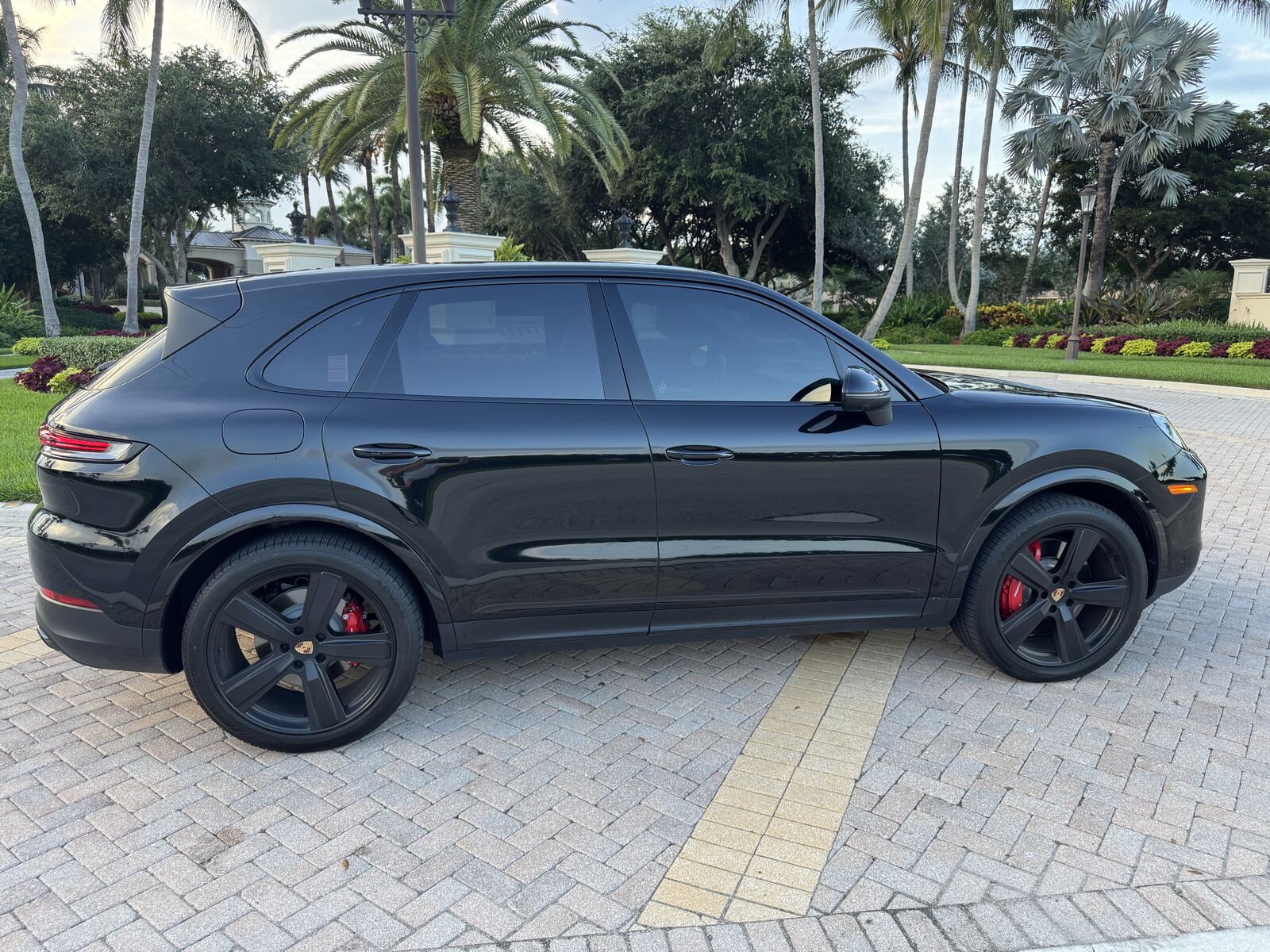 2025 PORSCHE Cayenne