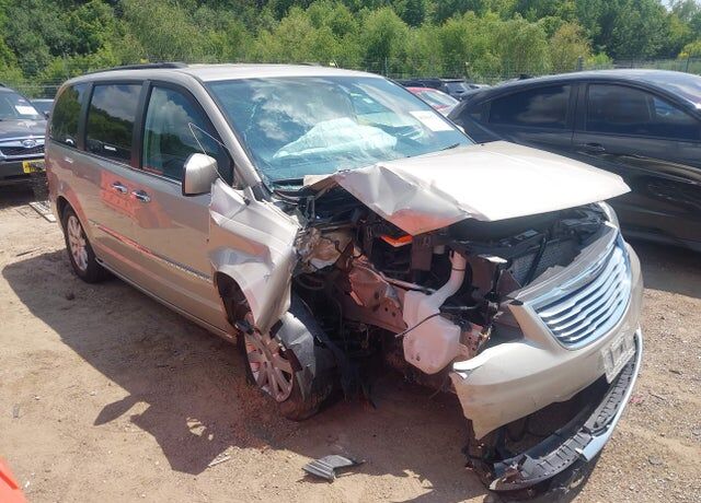 2016 CHRYSLER Town and Country