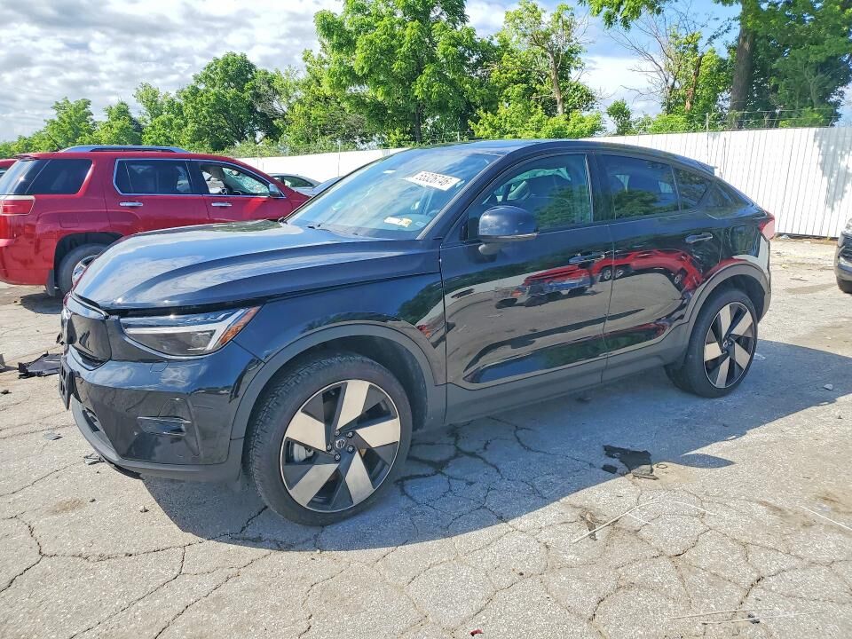 2023 VOLVO C40