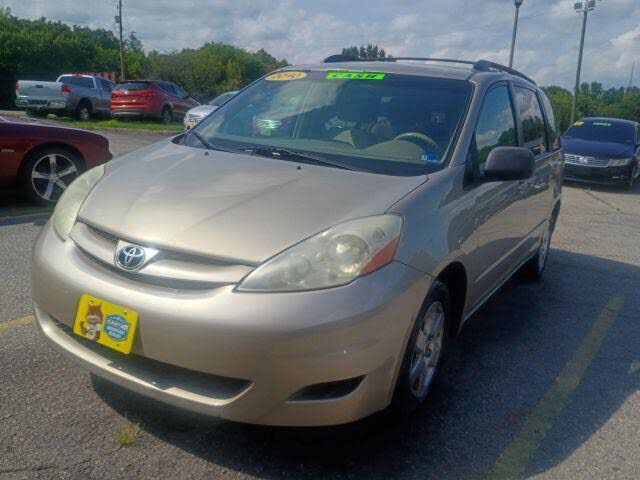 2010 TOYOTA Sienna