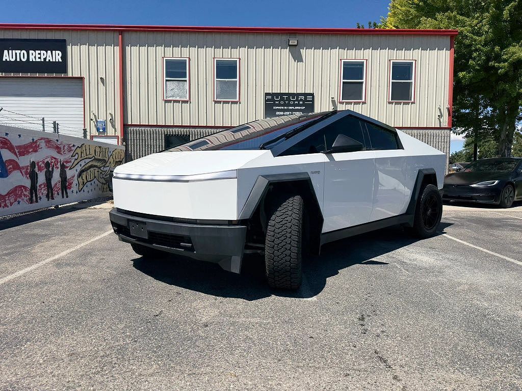 2024 TESLA Cybertruck