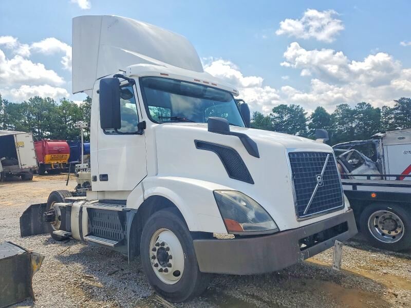 2017 VOLVO TRUCK VNL