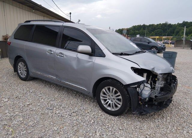 2017 TOYOTA Sienna