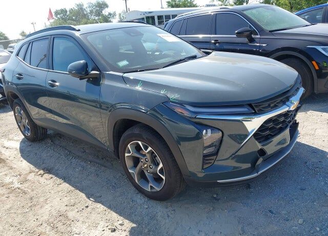 2025 CHEVROLET Trax