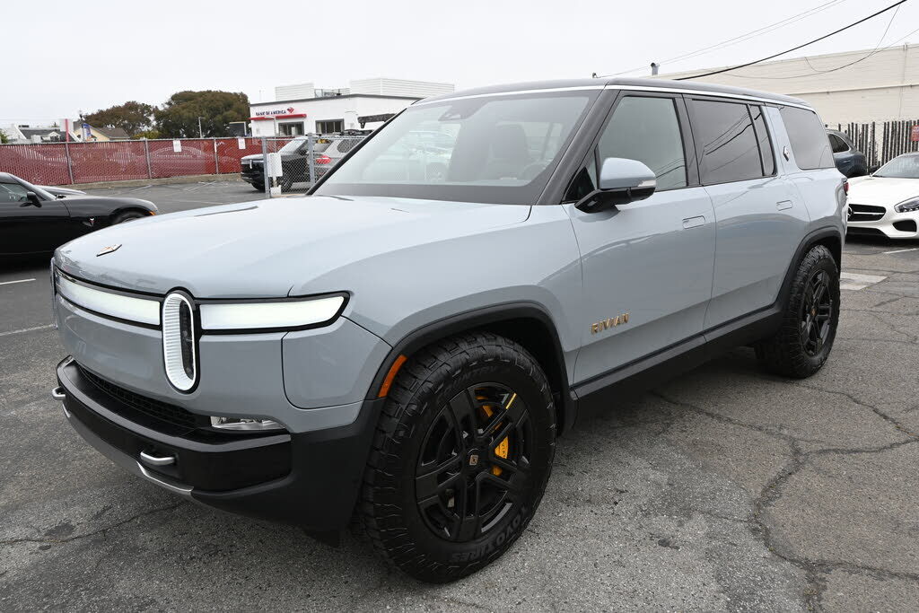 2024 RIVIAN R1S