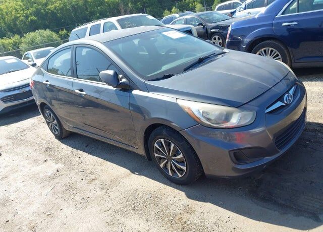 2013 HYUNDAI Accent