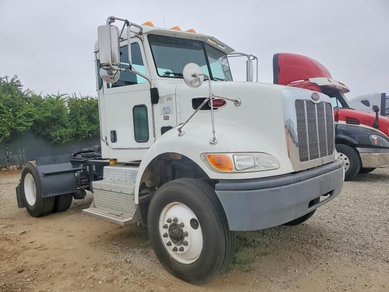 2017 PETERBILT 382