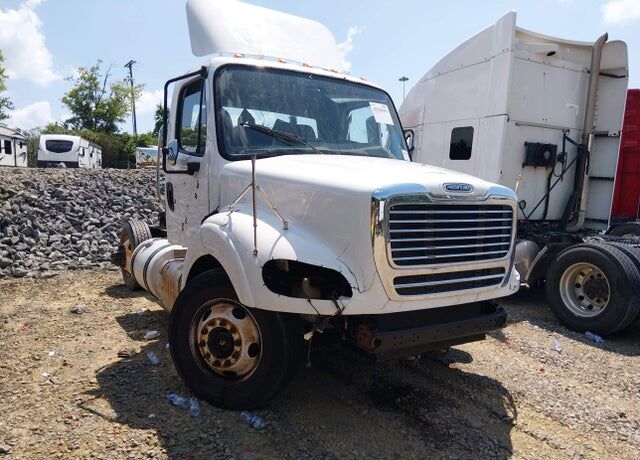 2017 FREIGHTLINER M2