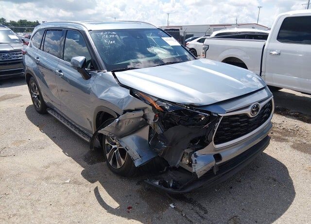 2022 TOYOTA Highlander