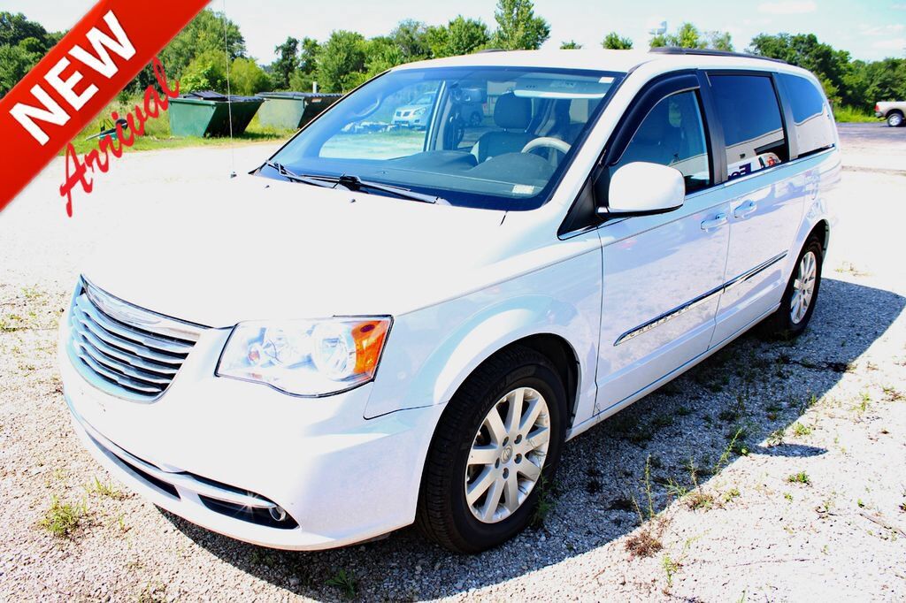 2016 CHRYSLER Town and Country