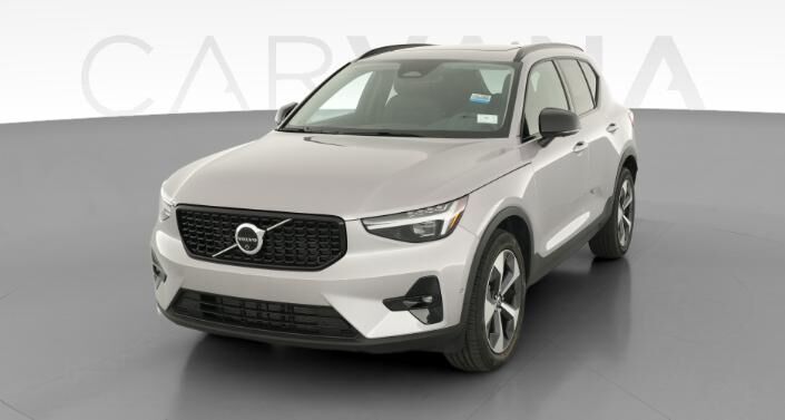 2026 VOLVO XC40