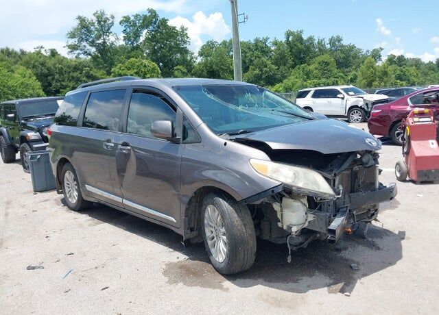 2013 TOYOTA Sienna