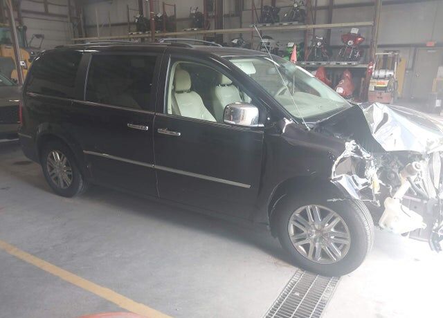 2010 CHRYSLER Town and Country
