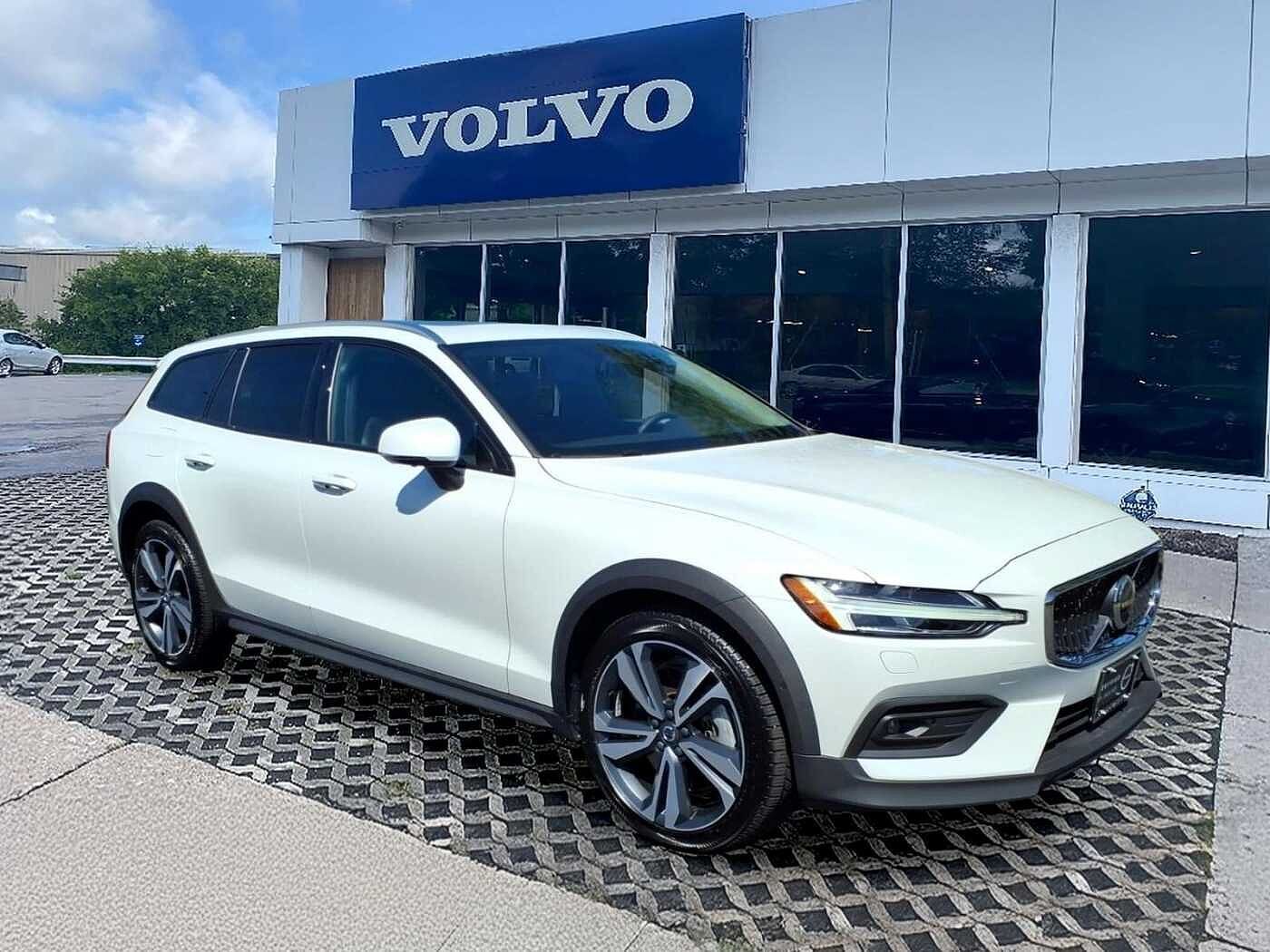 2024 VOLVO V60CC