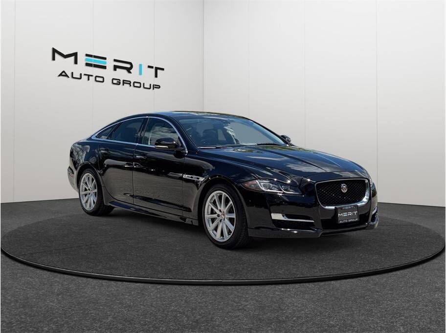 2017 JAGUAR XJ