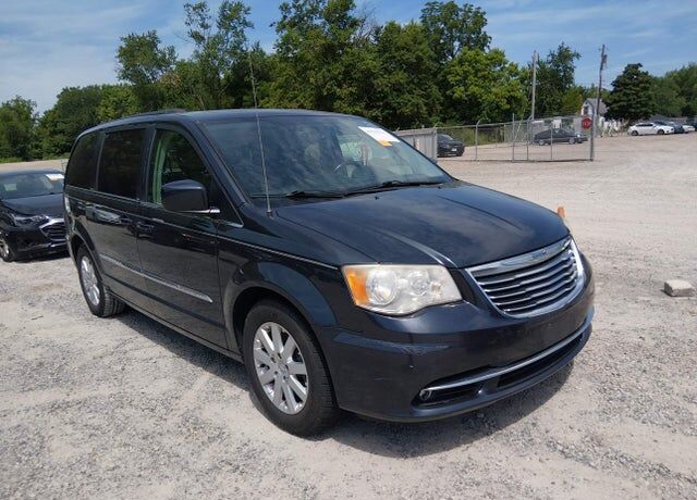 2014 CHRYSLER Town and Country