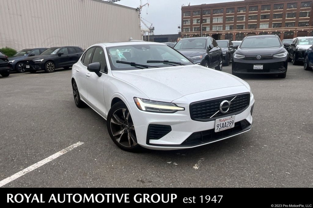 2022 VOLVO S60