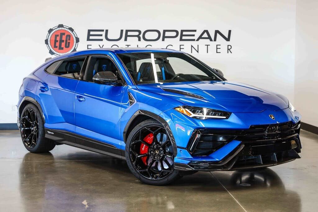 2023 LAMBORGHINI URUS