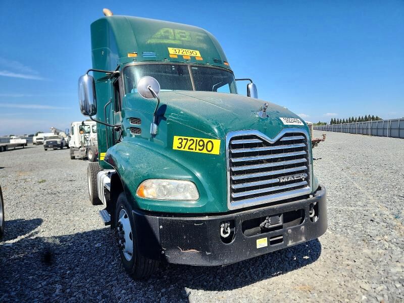 2018 MACK CXU
