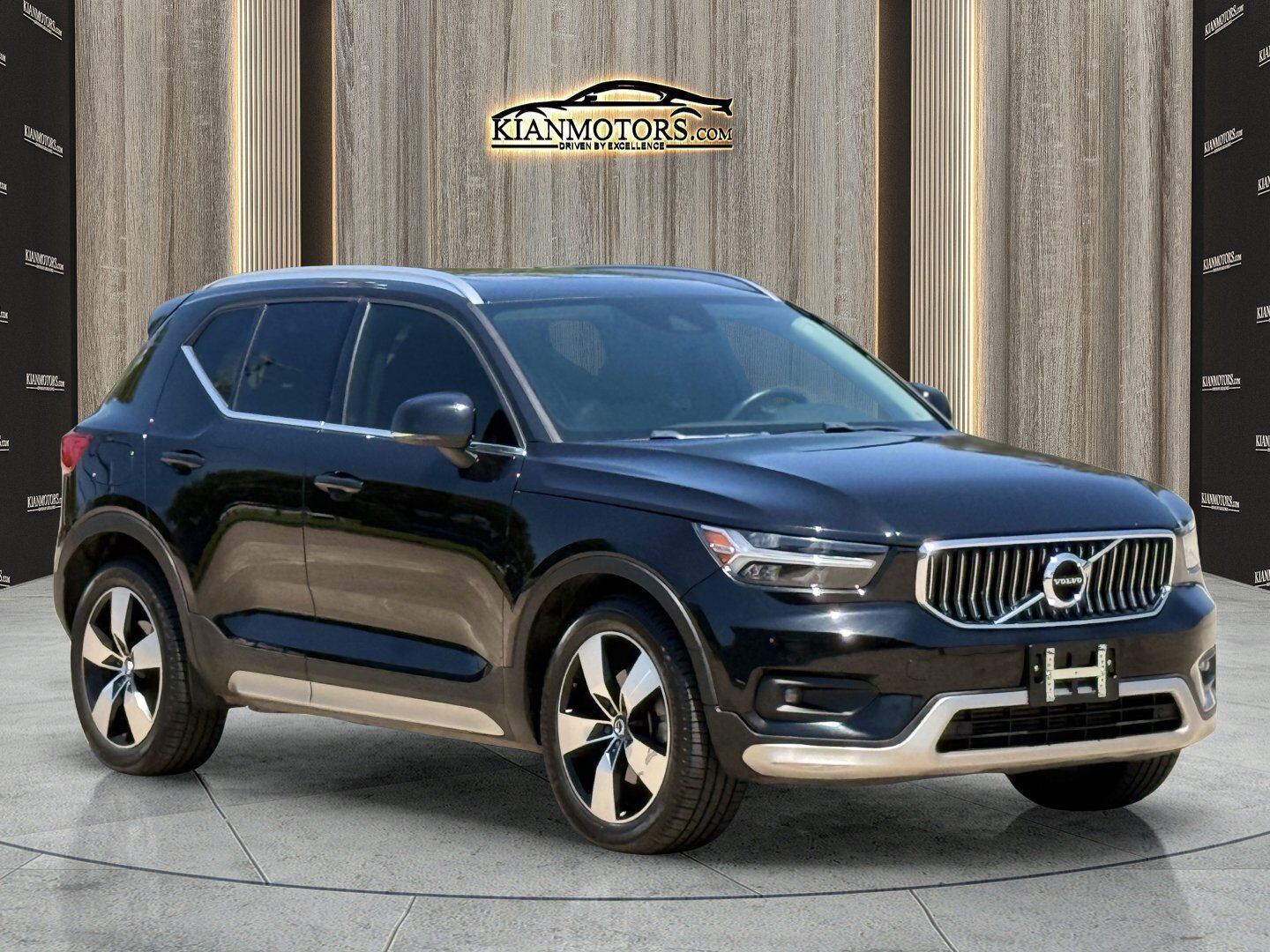 2021 VOLVO XC40