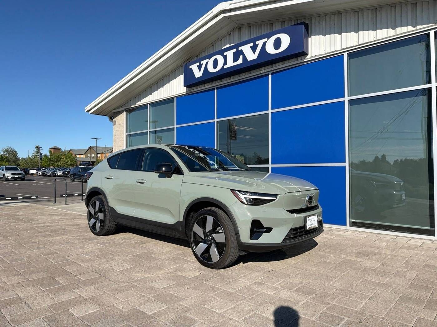 2023 VOLVO C40