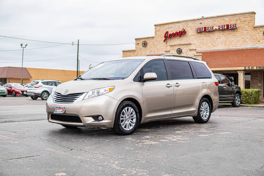 2017 TOYOTA Sienna