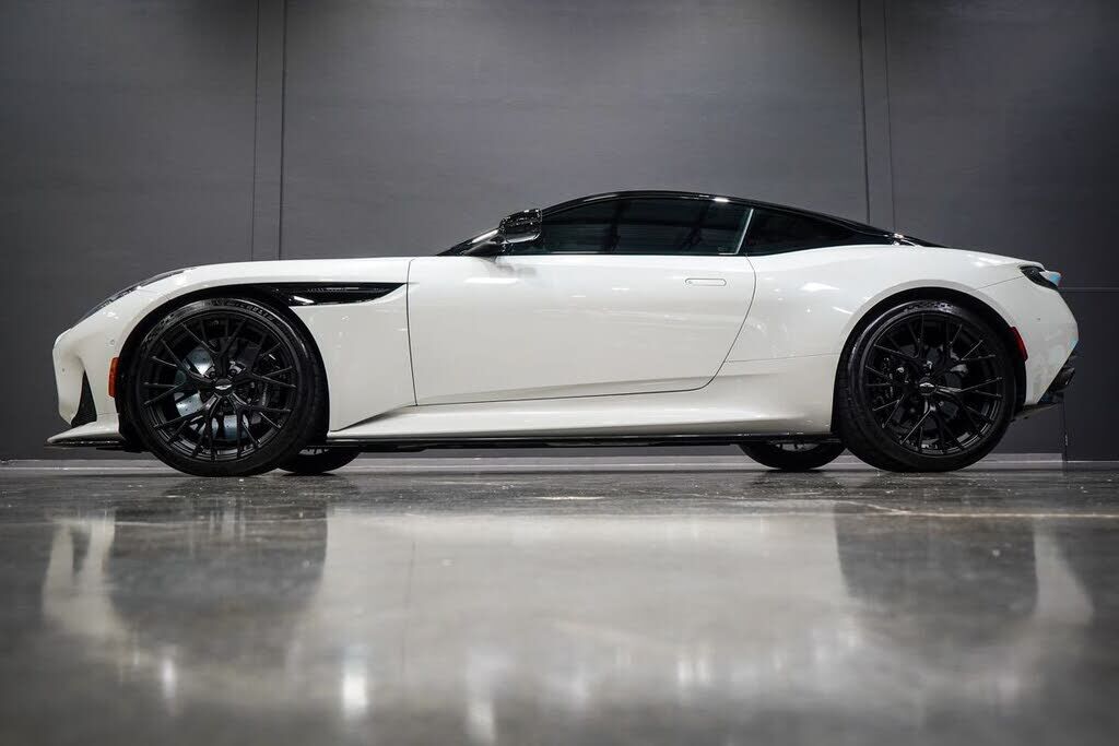2024 ASTON MARTIN DB12