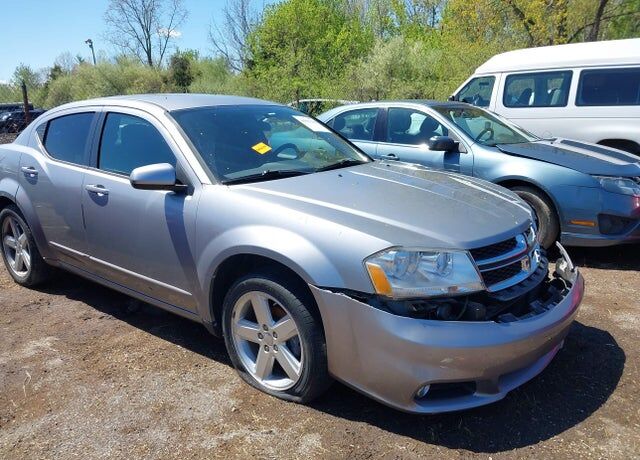 2013 DODGE Avenger