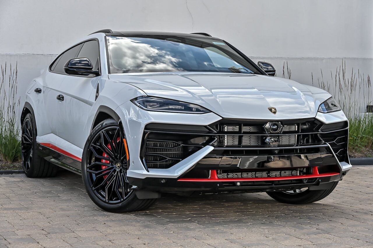 2026 LAMBORGHINI URUS