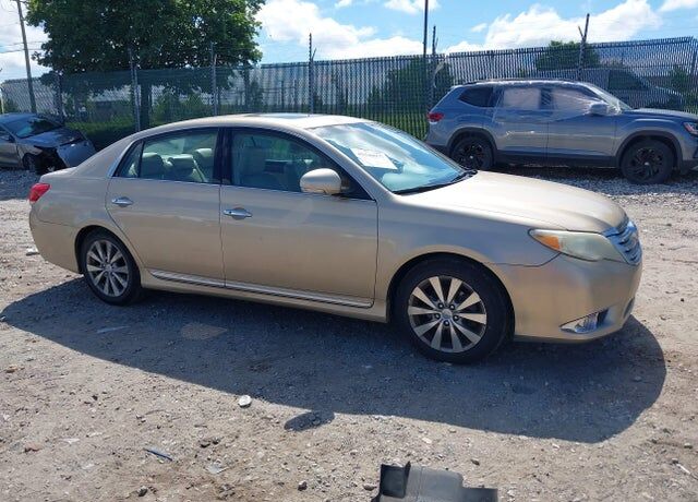 2011 TOYOTA Avalon