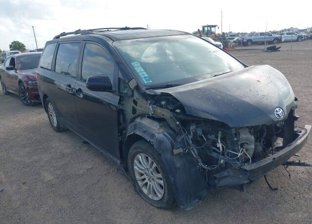 2011 TOYOTA Sienna