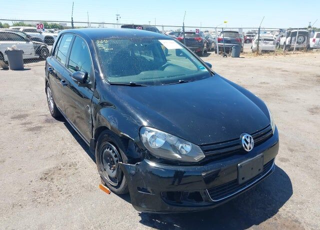 2013 VOLKSWAGEN Golf