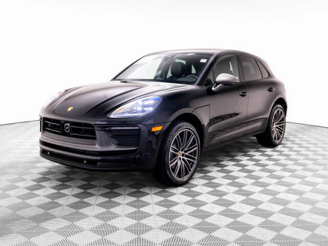 2026 PORSCHE Macan